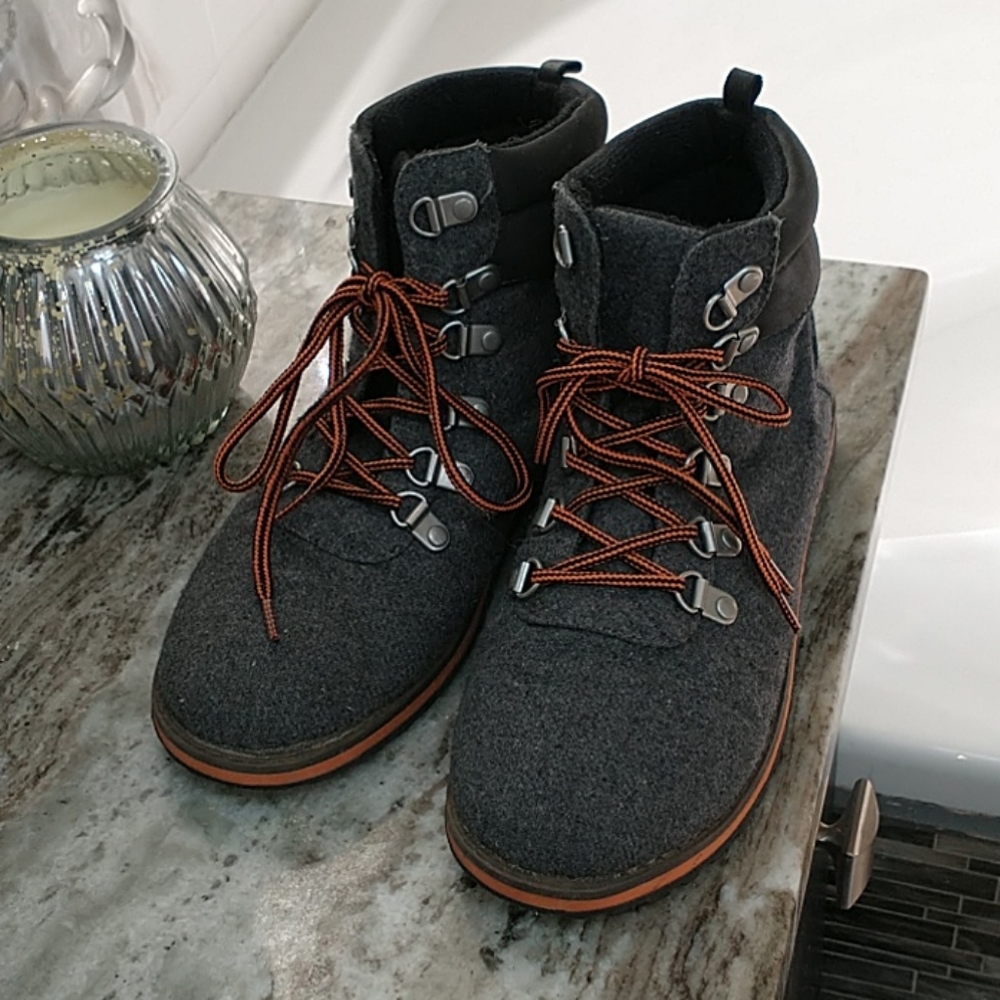 Old Navy kids boots sz 5